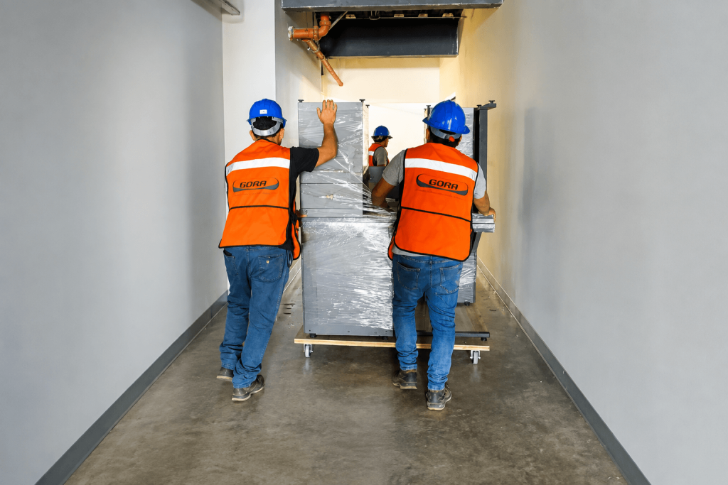 Instalación de mobiliario para proyectos llave en mano Mobiliario para constructoras durante proceso de instalación en obra